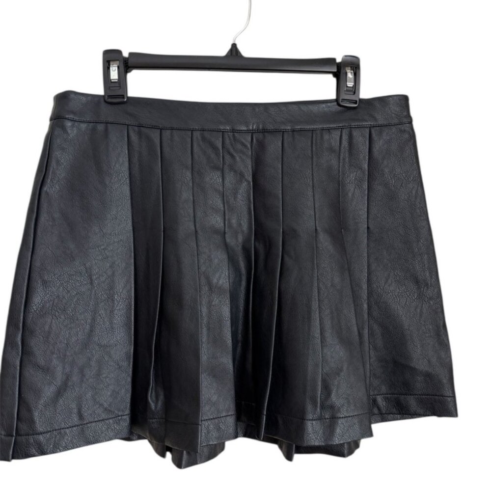 Urban Outfitters faux leather pleated mini Size L